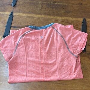 Lululemon Swift Stride short sleeved top . Size 8